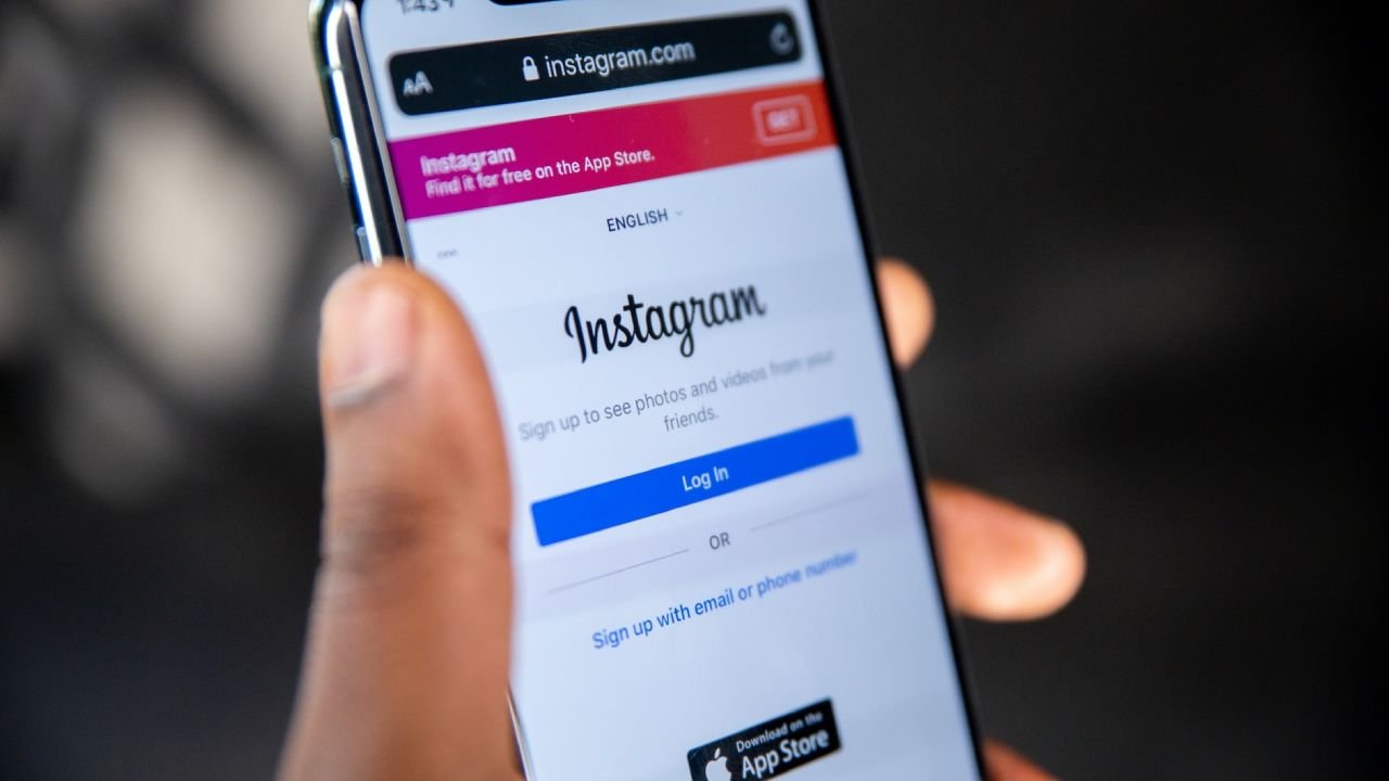 how to fix sorry this page isn't available on instagram